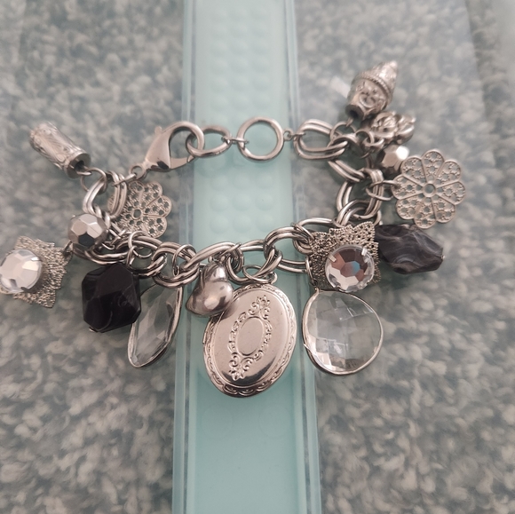 Jewelry - Picture 3 of 5